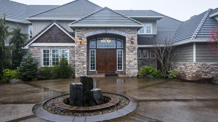 Rumah dengan sistem keamanan tinggi