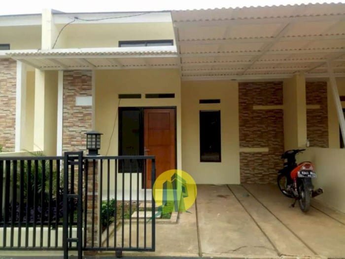 Rumah Strategis Dekat Jalan Raya di Parung Bogor